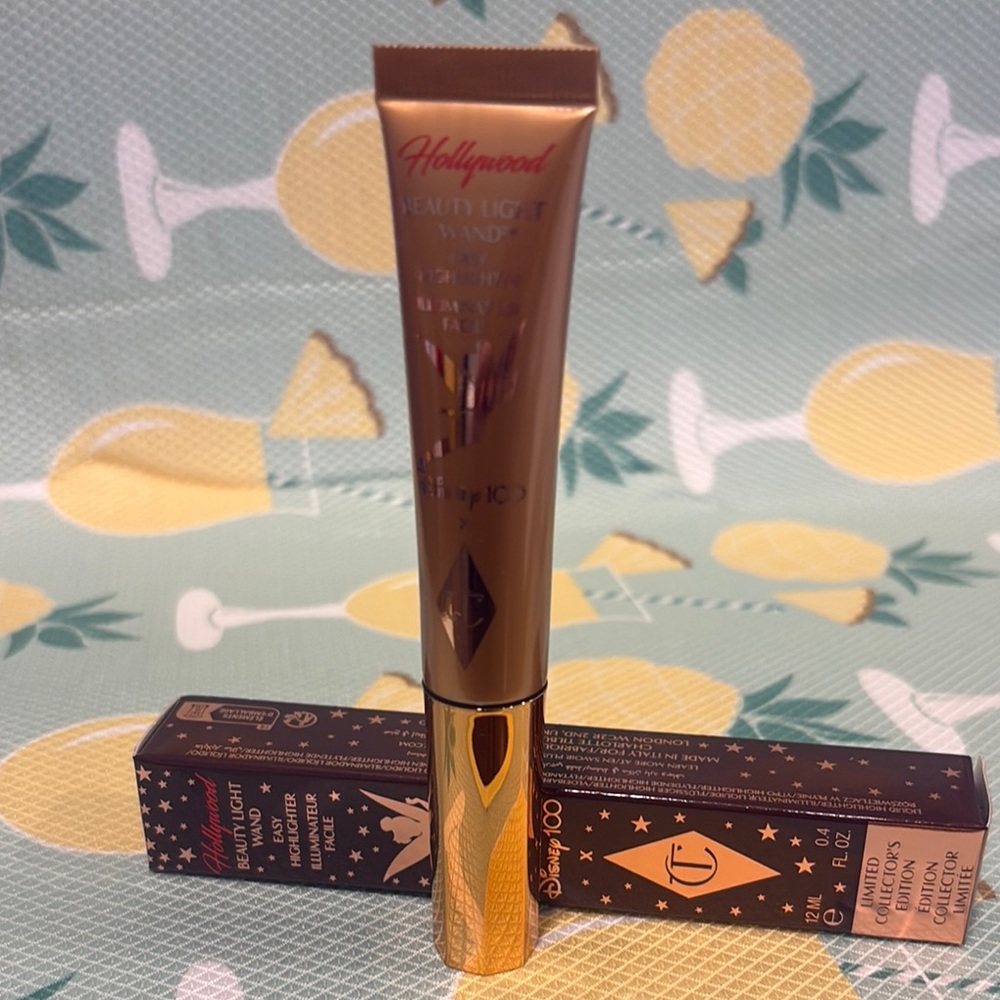 Charlotte Tilbury Gold Disney Hollywood Beauty Light Wand - Picture 3 of 3